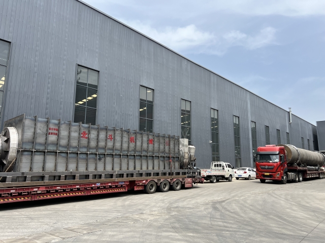 烘干機、炭化機全套生產(chǎn)線，四車浩浩蕩蕩齊發(fā)