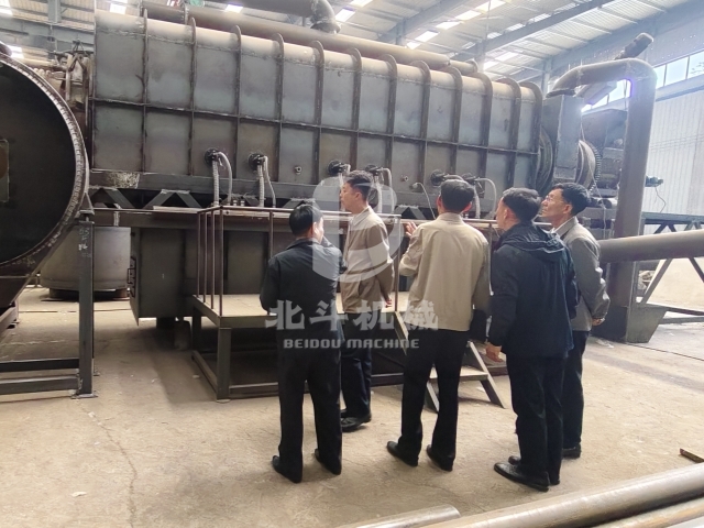 今日上午兩考察團到訪共鑒新型炭化機